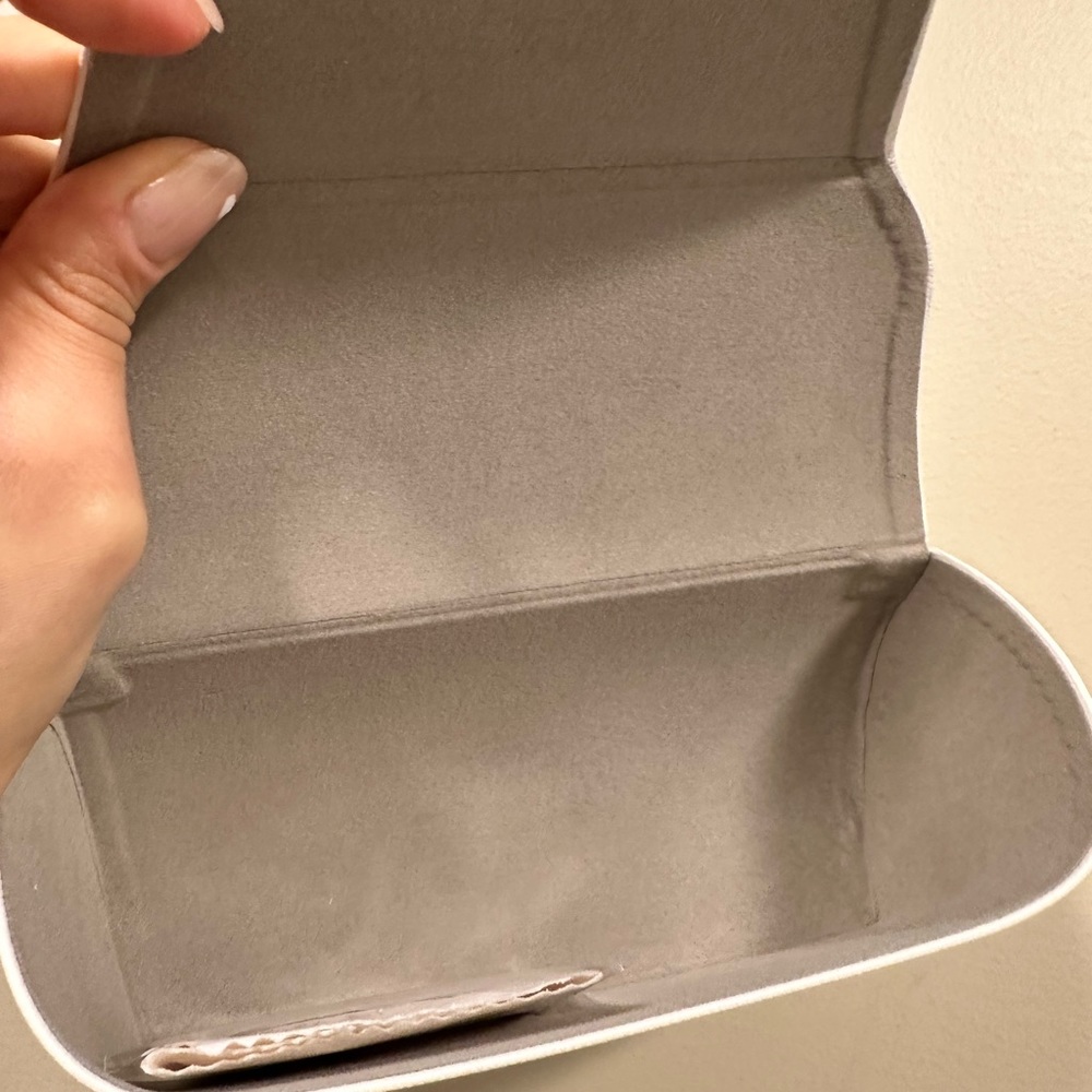 Michael Kors Sunglass Case - Picture 2 of 4